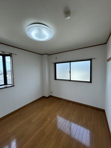 【グランパレの洋室】