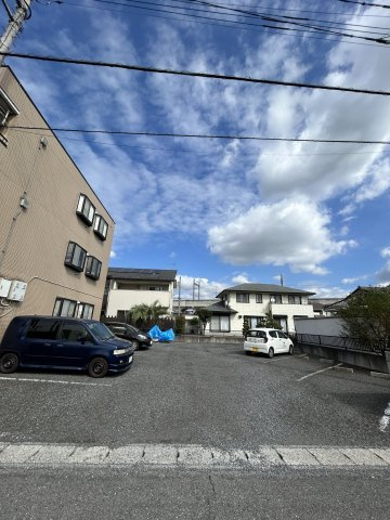 【グランパレの駐車場】