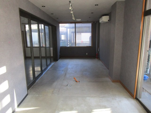 【高山市江名子町の店舗一部の写真】