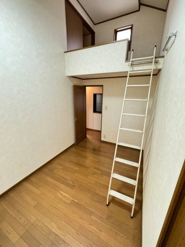 【豊中市玉井町戸建ての洋室】