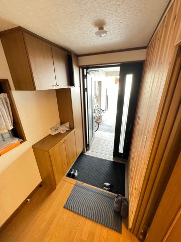 【豊中市玉井町戸建ての玄関】