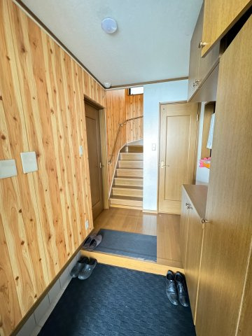 【豊中市玉井町戸建ての玄関】