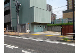 横浜市神奈川区東神奈川の駐車場の外観