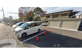 米虫モータープールの外観