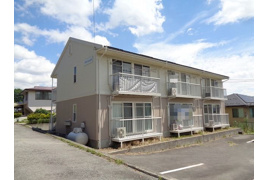 岡谷市山手町のアパートの外観