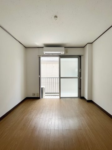 エンゼルマンションの居間