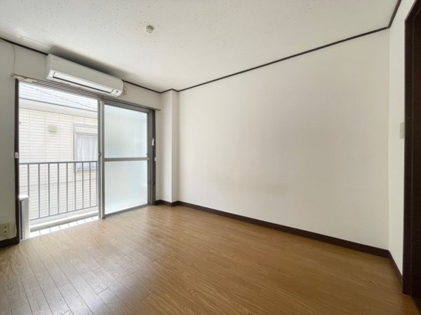 エンゼルマンションの洋室