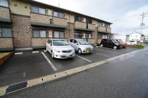 アークパレスの駐車場