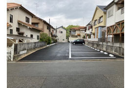 名塩赤坂パーキングの外観