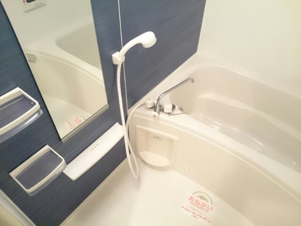 【ウエスト カーサの浴室】