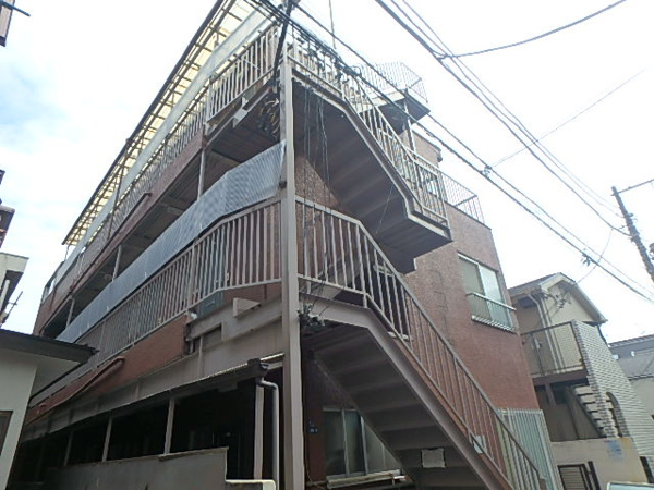 ドミール栄の外観