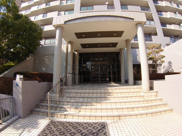 ラビスタ宝塚イーストヴィラ１番館のエントランス