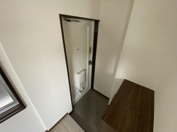 【大横マンションの玄関】