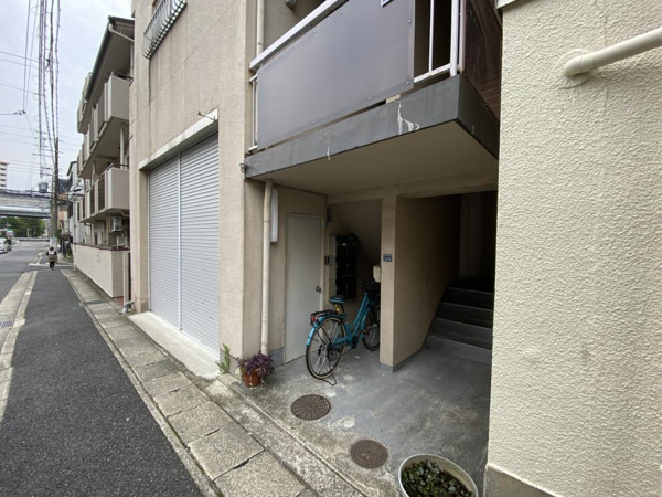 【大横マンションのエントランス】