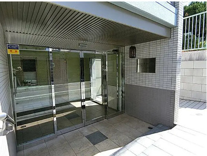 【グラントレゾール明大前のエントランス】