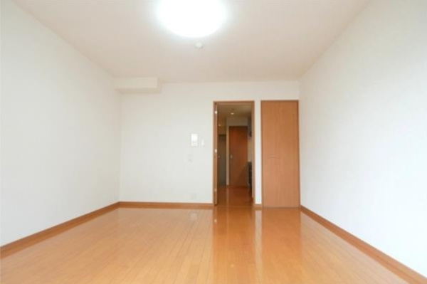 【グラントレゾール明大前の居間】