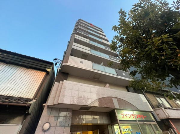 大阪市西成区玉出中のマンションの外観