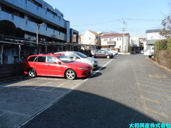 グレンツェント・ハイム相模大野の駐車場