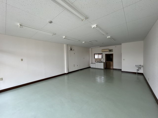 【塚越ビルの内装】