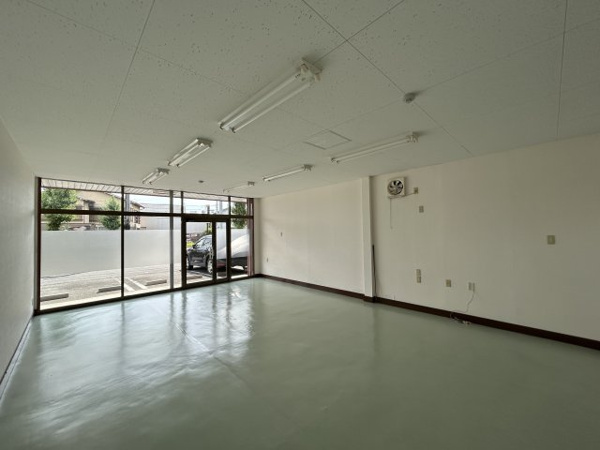 【塚越ビルの内装】