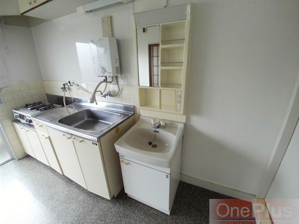 【大横マンションの洗面所】