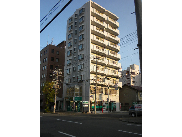 大通南８マンションの外観