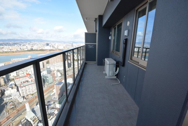 【ザ・セントラルマークタワーのバルコニー】