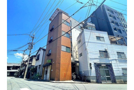 スコッチテリア三条の外観