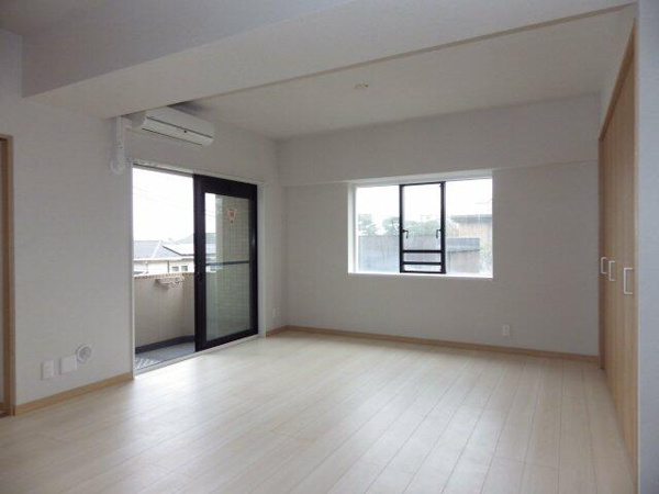 トーカンマンション深沢の居間