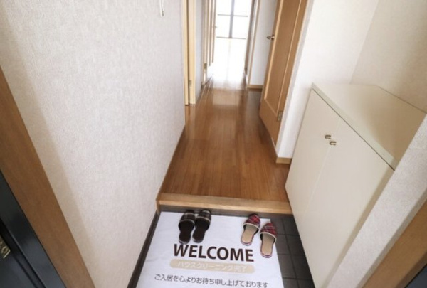 【リシェス城崎の玄関】