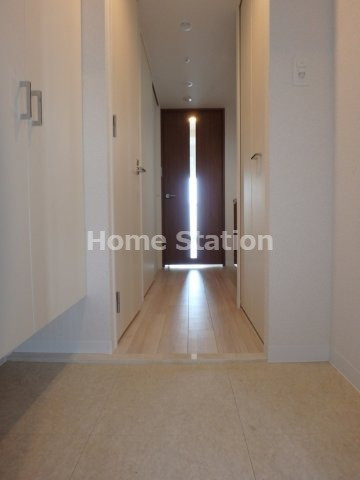 【エスリード西九条レジデンスの玄関】