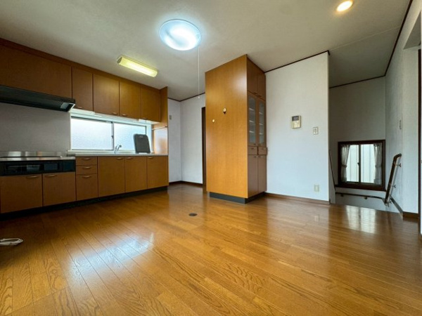 【吹田市寿町2丁目貸家の居間】