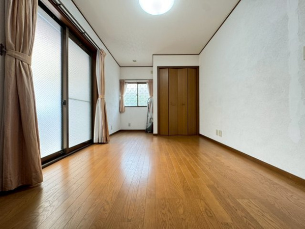 【吹田市寿町2丁目貸家の洋室】
