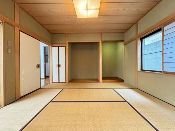 【吹田市寿町2丁目貸家の和室】