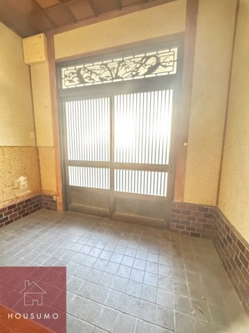 【泉町山口貸家の玄関】