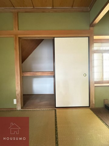 【泉町山口貸家の収納】