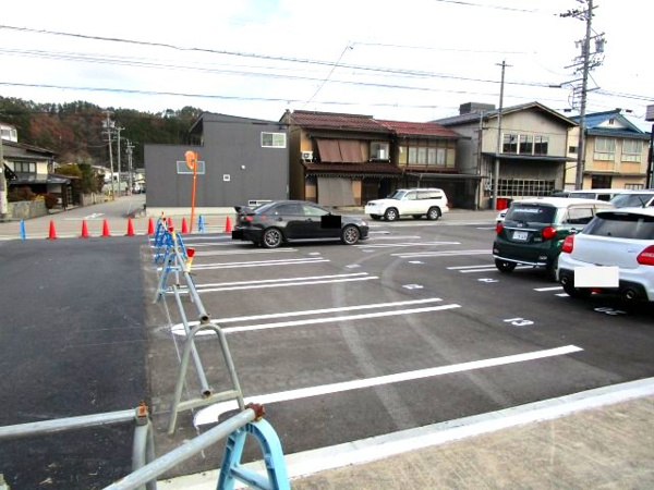 【高山市桐生町の駐車場の写真】