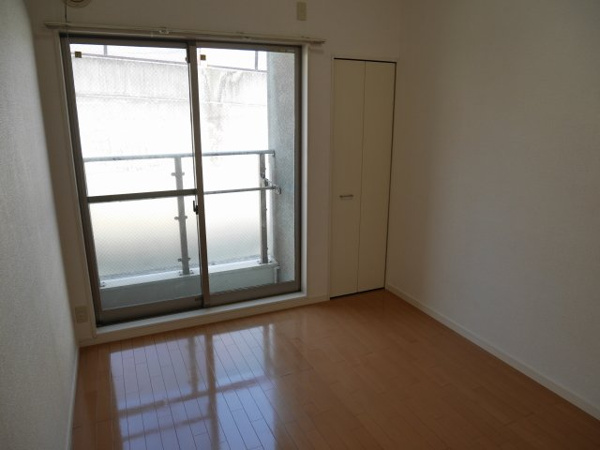 リバティハイツ竹下の洋室