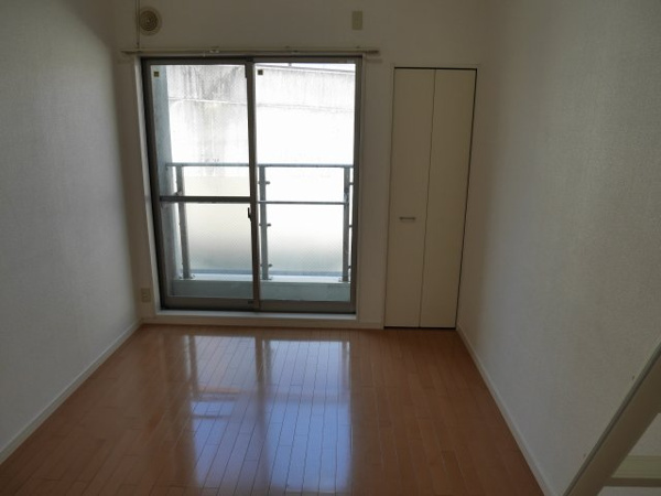 リバティハイツ竹下の洋室