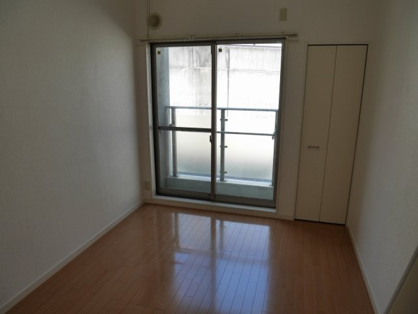 リバティハイツ竹下の洋室