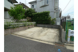 ベルククラーレ駐車場の外観