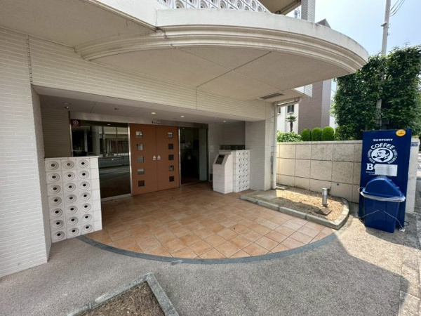 【アロハマリーナのエントランス】