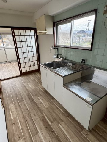 【ルピナスかつらぎB棟のキッチン】