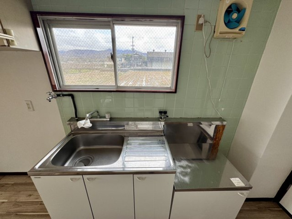 【ルピナスかつらぎB棟のキッチン】