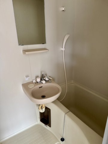 【ルピナスかつらぎB棟の浴室】