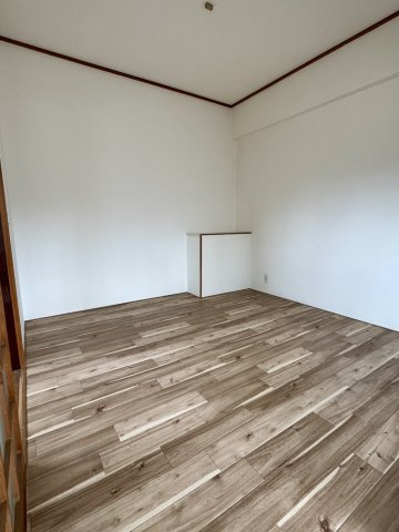 【ルピナスかつらぎB棟の居間】