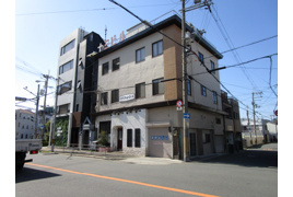 十三ビルの外観