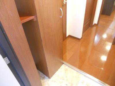 エターナルコート三条の玄関