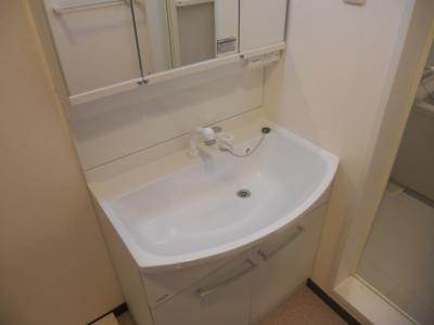 エターナルコート三条の独立洗面台