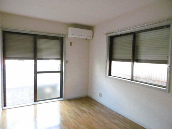 サマックス大和田の居間